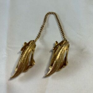 Vintage Gold Tone Leaf Chain Sweater Shawl Clips